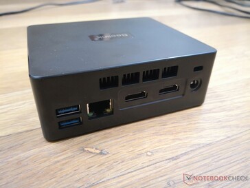 Posteriore: 2x USB-A 3.0, Gigabit RJ-45, 2x HDMI 2.0, Kensington lock, adattatore AC