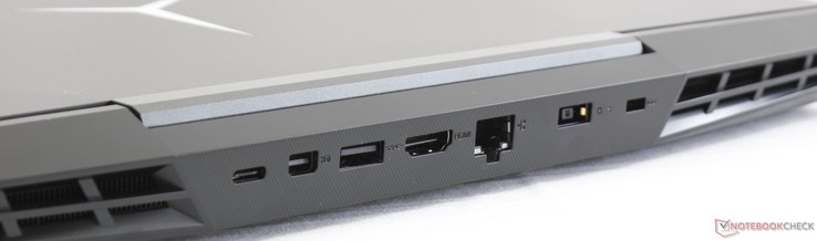Lato Posteriore: USB 3.1 Type-C, mini-DisplayPort, USB 3.1 Type-A, HDMI 2.0, Gigabit RJ-45, adattatore AC, Kensington Lock