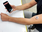 Un nuovo indossabile per il monitoraggio del diabete tiene traccia anche di alcol e lattato (immagine: UC San Diego)