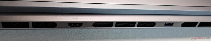 Posteriore: HDMI 2.1, alimentazione