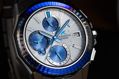 Il Casio OCW-S6000PB-7AJF (nella foto) presenta una lunetta in zaffiro, tagliata con 24 sfaccettature sulla parte superiore e 48 sui lati. (Fonte: Casio)