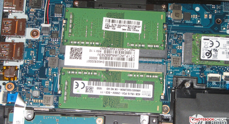 L'HP 14 ha due moduli RAM. Questo è il motivo per cui la RAM funziona in modalità dual-channel.
