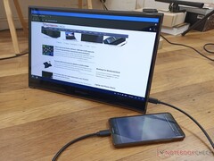 Il monitor portatile Innocn 15K1F OLED batte la maggior parte degli altri in colori, livelli di nero e tempi di risposta