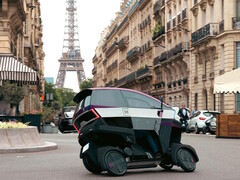 ÆMotion ha mostrato il suo innovativo micro EV a quattro ruote sulle strade di Parigi durante Vivatech 2025. (Fonte: ÆMotion)