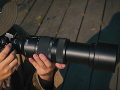 Il LUMIX S 100-500 mm f5-7.1 (nella foto), ha la gamma di zoom più lunga di tutti gli obiettivi Panasonic per l&#039;innesto L. (Fonte: Panasonic)