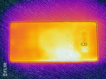 Temperature di superficie del Samsung Galaxy Note 8 misurate con una fotocamera Flir One a infrarossi.
