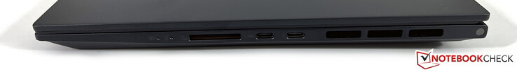 A destra: Lettore di schede SD (UHS-II), USB-C 3.2 Gen.2 (10 Gbps, Power Delivery, modalità DisplayPort ALT), USB-C 4.0 con Thunderbolt 4 (40 Gbps, Power Delivery, modalità DisplayPort ALT)