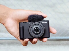 Fujifilm X Half otterrà una fotocamera compatta Sony con sensore da 1 pollice da 20 MP