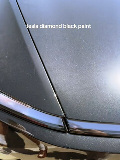 L'aspetto della nuova Model Y di colore Diamond Black alla luce del sole. (Fonte immagine: Katalina/TikTok)