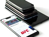 Gli smartphone grandi sono di tendenza, ma esistono ancora gli smartphone compatti. (Fonte immagine: Unsplash)