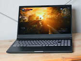 Recensione dell'XMG Apex 15 (Late 23): portatile gaming con RTX 4050 che offre una buona autonomia