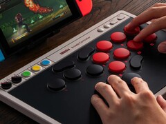 Il nuovo controller arcade di 8bitdo, disponibile dal 15 luglio 2025. (Fonte: 8bitdo)