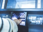 L'avviso IC3 FLASH dell'FBI mette in guardia dagli incidenti di jackpotting di ATM abilitati da malware e include indicatori tecnici e misure di mitigazione per gli operatori.