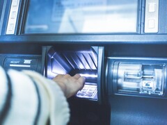 L'avviso IC3 FLASH dell'FBI mette in guardia dagli incidenti di jackpotting di ATM abilitati da malware e include indicatori tecnici e misure di mitigazione per gli operatori.