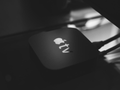 L'aggiornamento Apple tvOS 18.2 sta per essere distribuito agli utenti. (Fonte immagine: Li Lin via Unsplash)