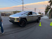 Prova di svolta del Cybertruck (immagine: TSportline/YT)