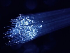 La FCC si muove per rafforzare la sicurezza dei cavi sottomarini diretti negli Stati Uniti. Nella foto: Un cavo in fibra ottica (Fonte: Denny Muller, Unsplash)