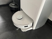 Recensione dell'Ecovacs Deebot X1e Omni: Come si distingue dall'aspirapolvere robot di punta Deebot X1 Omni?