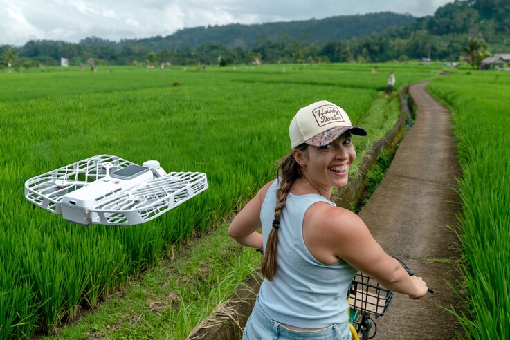 L’Hoverair Versa rileva e segue automaticamente gli utenti durante le riprese aeree.
