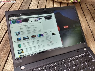 Utilizzo del ThinkPad T490 all'aperto in ombra