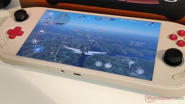 La porta USB Tipo C si trova sul lato inferiore, il che ci sembra piuttosto sfavorevole senza un connettore angolato