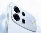 L'Oppo A7 Pro Max (nella foto) è dotato di una batteria ancora più capiente rispetto all'A6 Pro.
