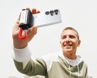 Il nuovo Grip Power Bank di Sharge (nella foto) funge da telecomando per la fotocamera. (Fonte: Sharge)