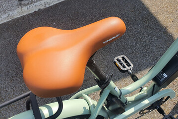 Sella piacevole e confortevole della e-bike Touroll B2