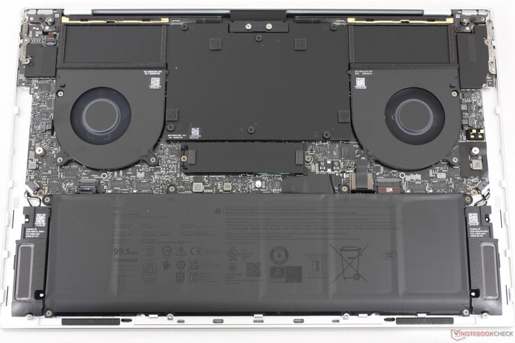 Interno di Dell 16 Premium DA16250