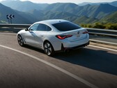 L'imminente BMW i4 eDrive35 succederà alla eDrive40 come variante più economica dell'elegante EV tedesco (Immagine: BMW)