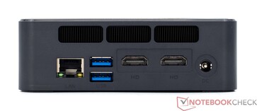 Posteriore: RJ45, 2x USB 3.2 tipo A, 2x HDMI 2.0