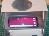 I proiettori fai-da-te non sono una novità, ma non è necessario avere competenze di livello DIY Perks per costruire questo (Fonte immagine: Huy Vector via YouTube)