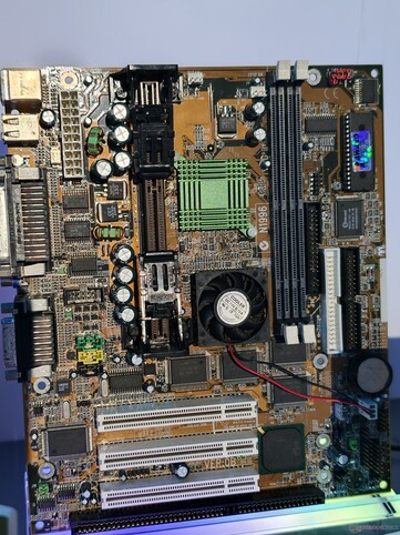 MSI MS-6168 basato sul chipset Intel 440ZX