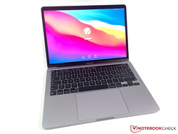 Recensione dell'Apple MacBook Pro 13 2020 M1. Modello di test fornito da Cyberport.