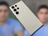 La fotocamera selfie del Samsung Galaxy S23 Ultra è stata testata contro un Google Pixel 7 Pro. (Fonte immagine: @edwards_uh - modificato)