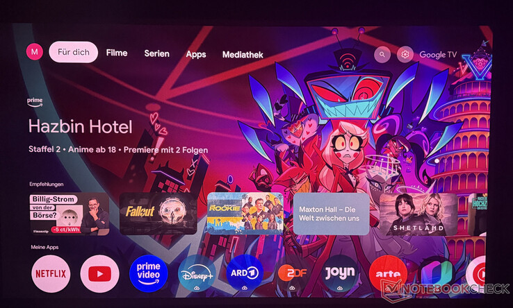 La familiare interfaccia utente di Google TV è disponibile anche su questo proiettore laser