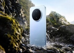 Vivo Y600 Pro è disponibile in tre colori: blu, viola e bianco.