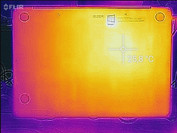 Parte inferiore con computer sotto carico