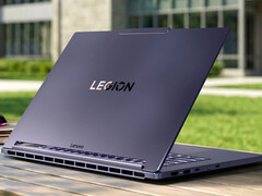 Legion 7a 15ASH11 non contiene porte posteriori, a differenza di altri computer portatili Legion 7 recenti.