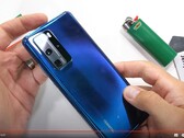 JerryRigEverything alle prese con P40 Pro
