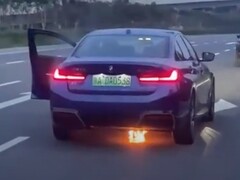 La parte posteriore di una BMW Serie 3 elettrica ha preso fuoco durante un test drive vicino alla città cinese di Zhengzhou (Immagine: CnEVPost)