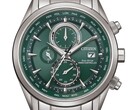 Orologio Citizen World Chronograph A.T. AT8260-85X con quadrante verde, cassa e bracciale in acciaio inossidabile, tre contatori e scala dell’ora mondiale.