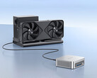 Il Peladn WO5 è dotato di una porta USB4. Nell'immagine: il mini PC collegato a una configurazione con eGPU.
