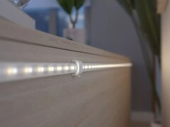 Gli accessori per le strisce luminose Philips Hue Flux (nella foto la staffa di montaggio) sono arrivati in Europa. (Fonte: Philips Hue)