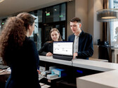 Il Philips 24B2D5300 in una situazione di attenzione al cliente