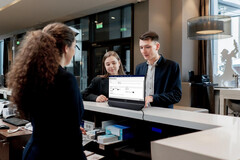 Il Philips 24B2D5300 in una situazione di attenzione al cliente