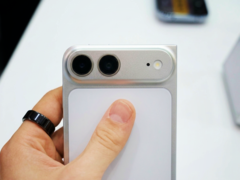 modello di design della custodia iPhone Ultra/Fold hands-on.
