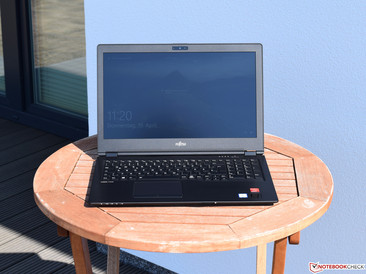 Fujitsu LifeBook U758 al sole