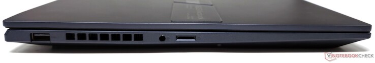 A sinistra: USB 3.2 Gen1 Type-A, jack audio combo da 3,5 mm, slot per scheda microSD