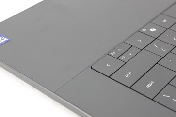 La linea di demarcazione tra i poggiapolsi e la tastiera è puramente estetica